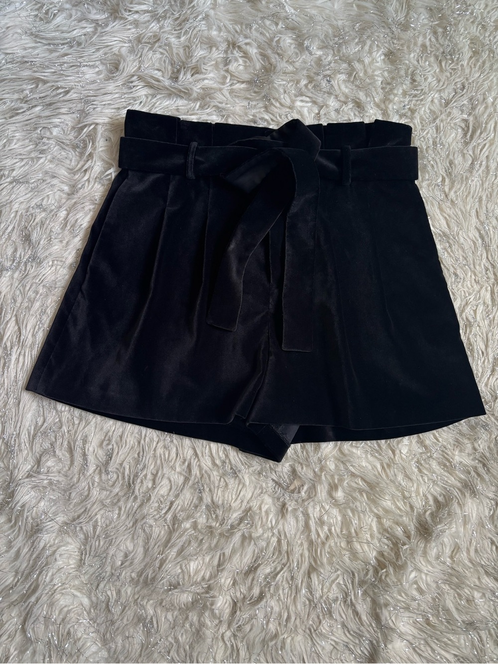 Alice+Olivia Black Women’s Laurine Velvet Paperbag High-Waist Tie Shorts Size 2